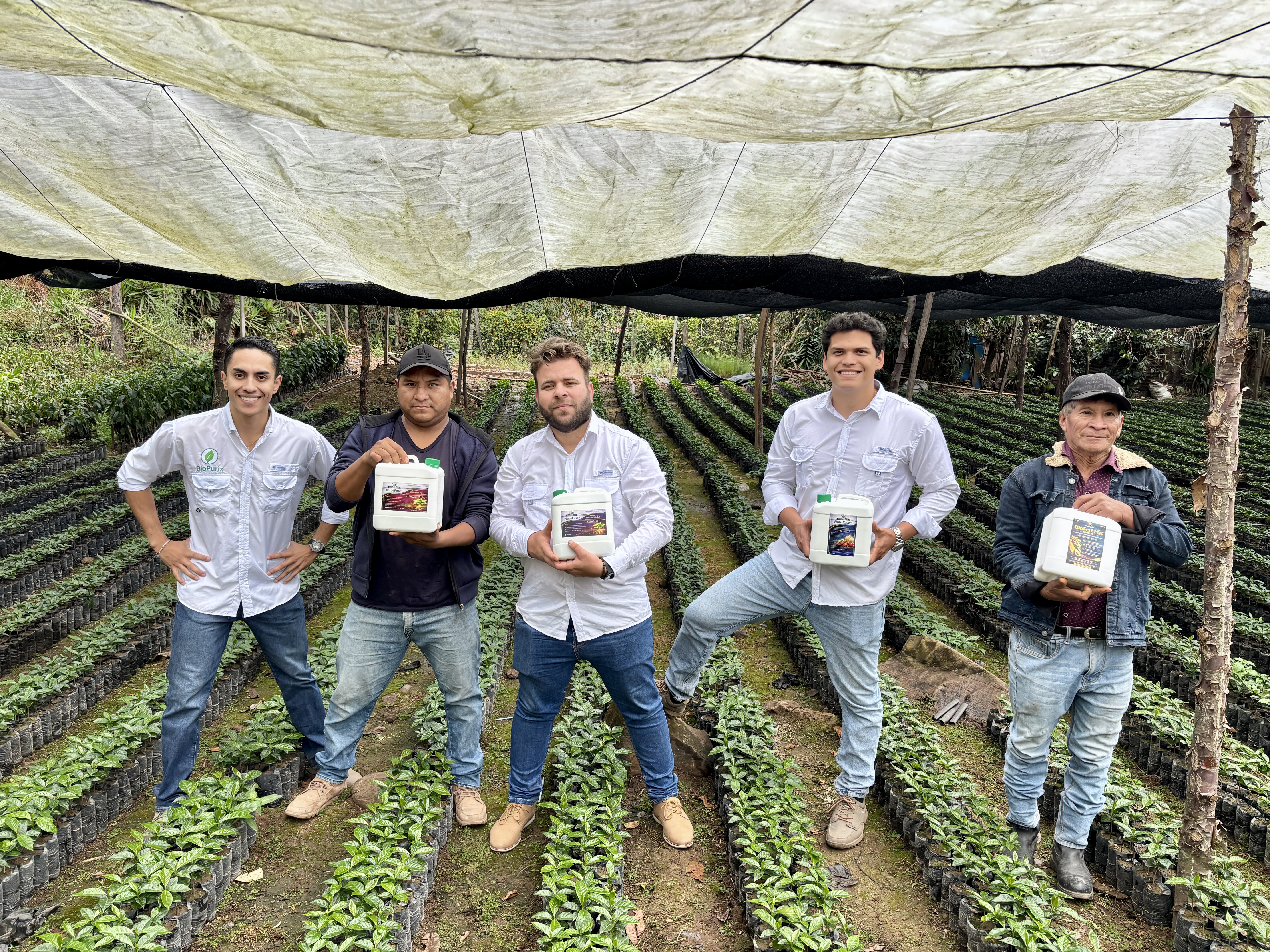 Equipo BioPurix en campo con productores